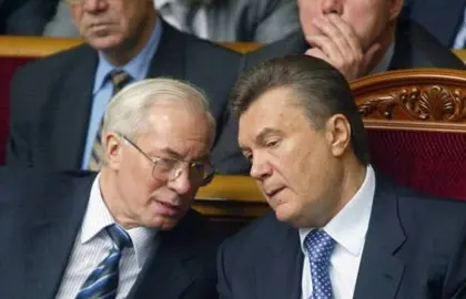 Yanukovych suspends his membership in Party of Regions, hands over party leadership to Azarov