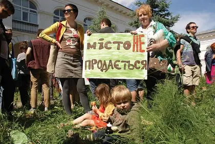Kyiv’s 1,530th birthday marked with fun, protest