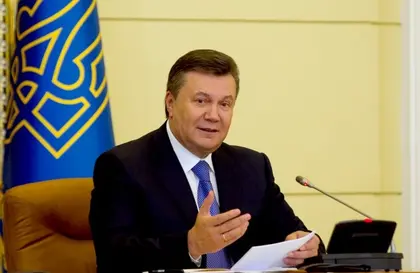 Yanukovych signs language bill into law