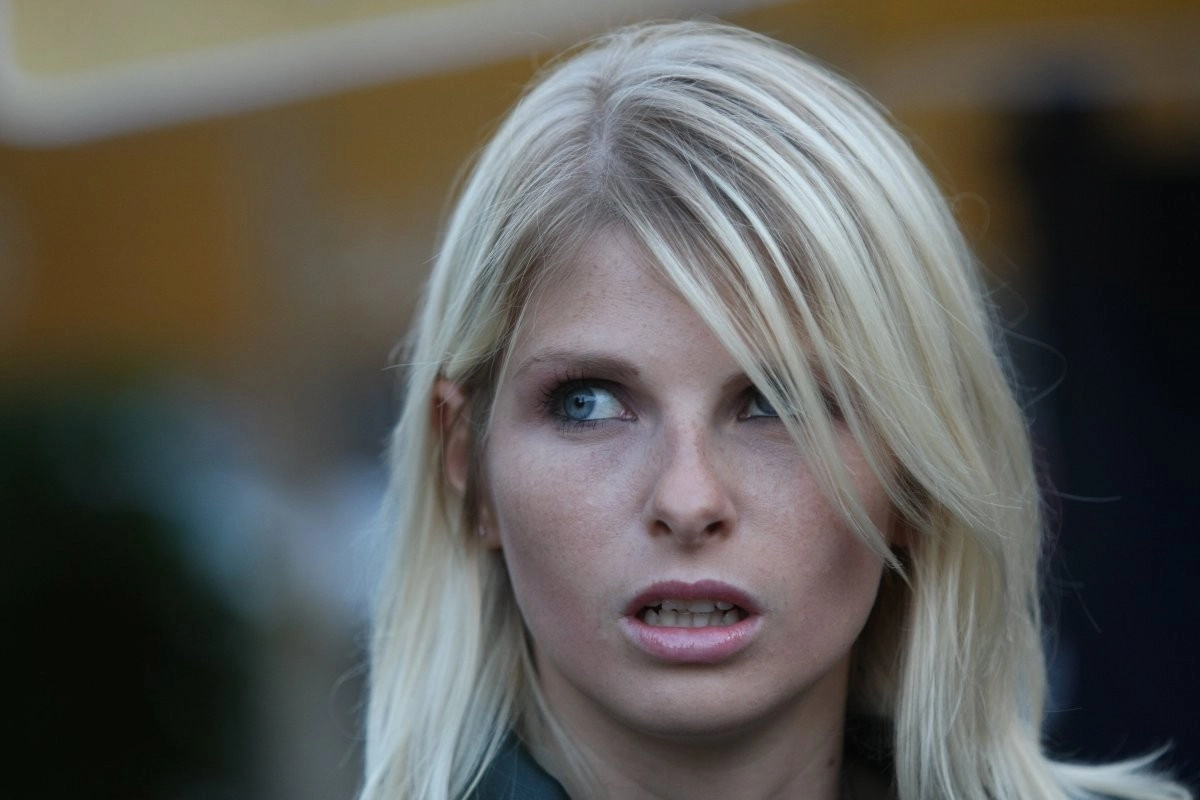 Sohilda yalangoch seksi sargish