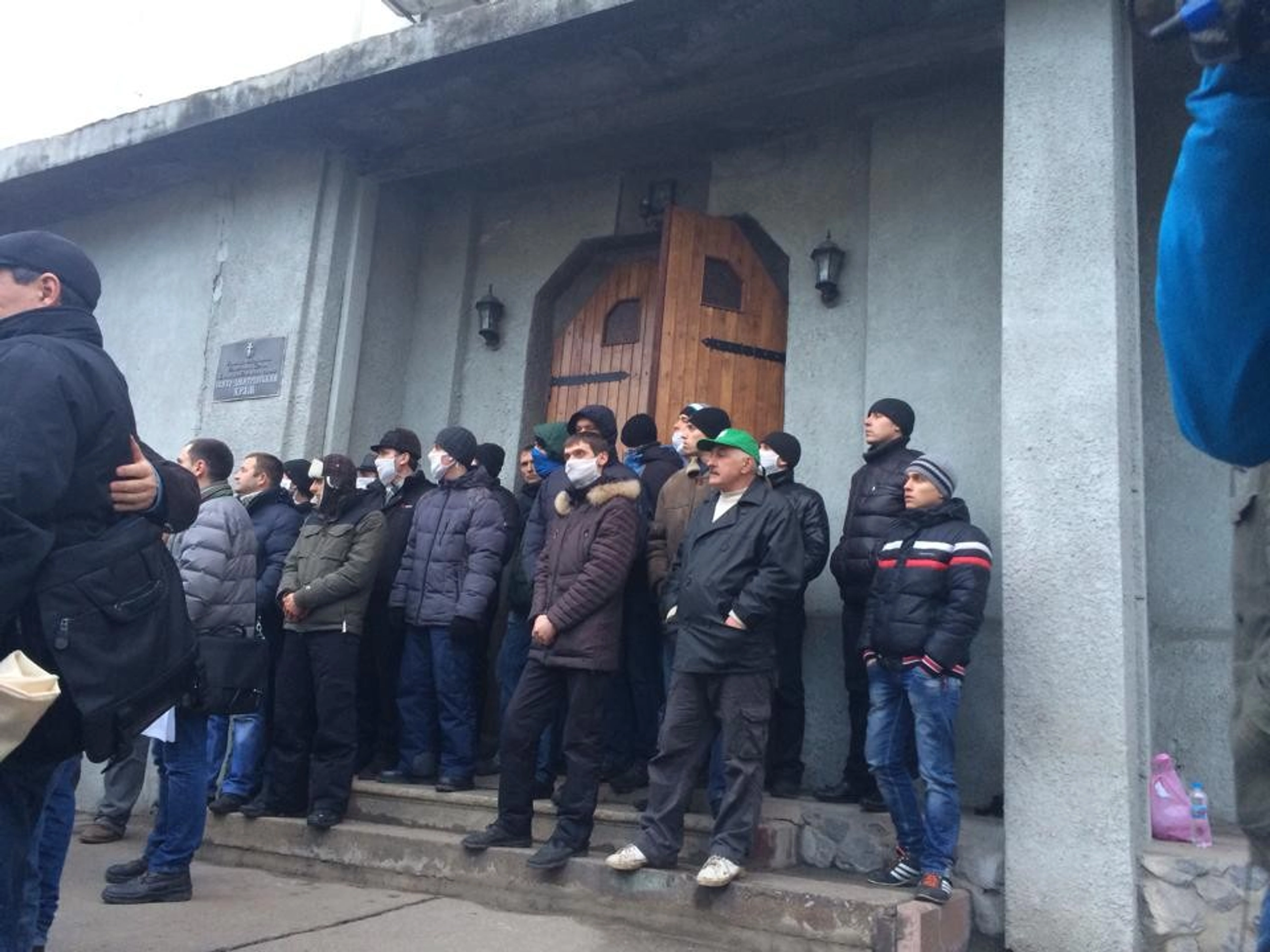 Smashed windows, tear gas accompany EuroMaidan forum in Kharkiv