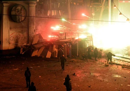 Police attempts to dismantle barricade on Kyiv’s Hrushevsky Street