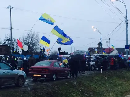 Average citizens arriving to presidential residence in Mezhyhirya