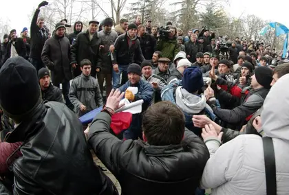 Two die in rallies outside Crimean parliament, says ex-head of Mejlis