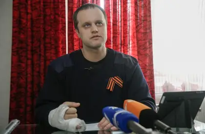 Donetsk’s self-proclaimed separatist governor talks to journalists, gets arrested
