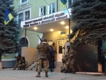 Shootout in Donetsk Oblast’s Kramatorsk as armed men take over police department (VIDEO)