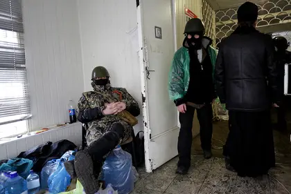 Activists easily seize local council building in Donetsk region’s Zhdanovka