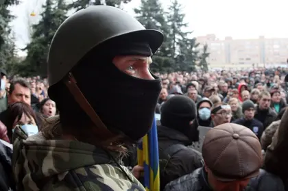 Protesters gather outside Rada, demand Avakov’s resignation, government intervention in eastern Ukraine