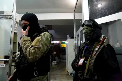 Russian paramilitary leaders in eastern Ukraine caught on tape communicating with Moscow