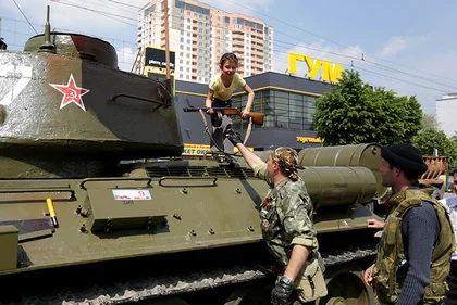 Luhansk region declares independence at rally in Luhansk