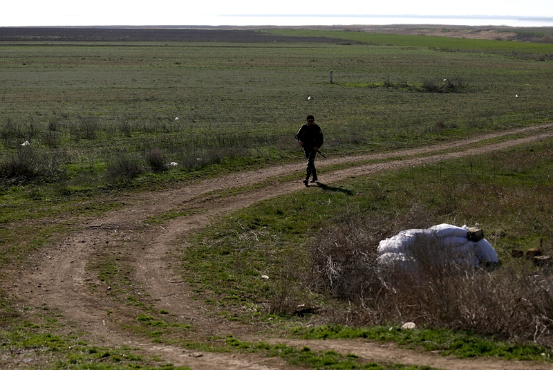 Ukraine fails to prevent illegal border crossing by a group of armed men