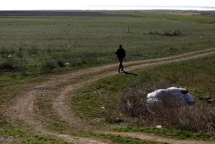 Ukraine fails to prevent illegal border crossing by a group of armed men