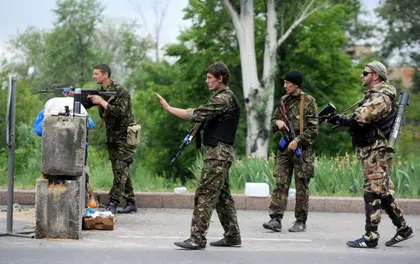 Four Ukrainian troops injured as anti-terrorist operation moves to Mariupol (VIDEO)