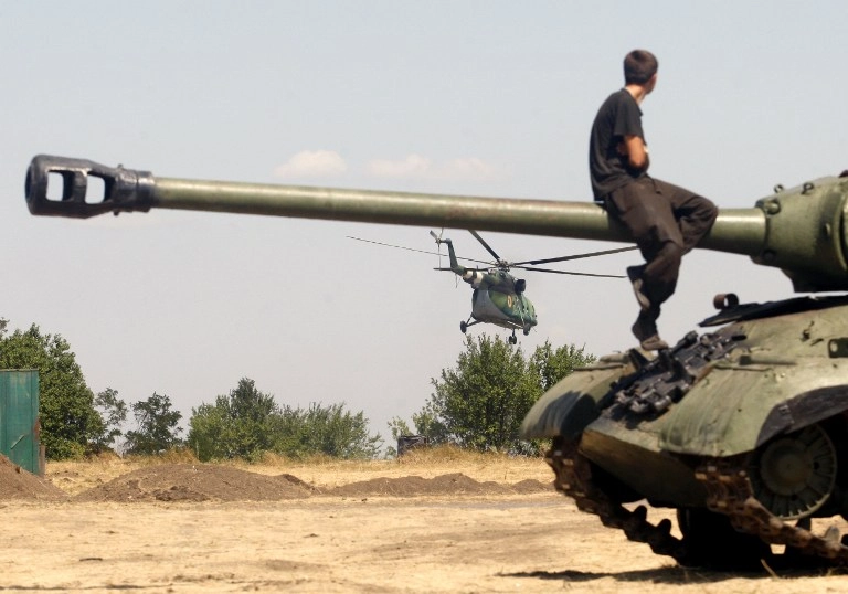 Seventeen Ukrainian troops cross into Russia for shelter