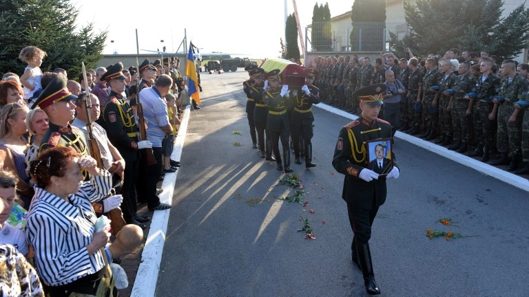 12 Ukrainian army soldiers killed in east Ukraine fighting over past 24 hours