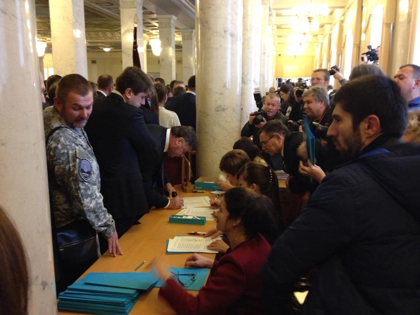 Ukraine’s new parliament sworn in