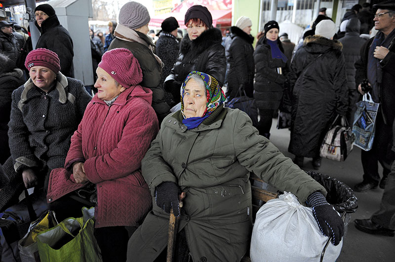 Pensioners travel outside of separatist areas to get their cash