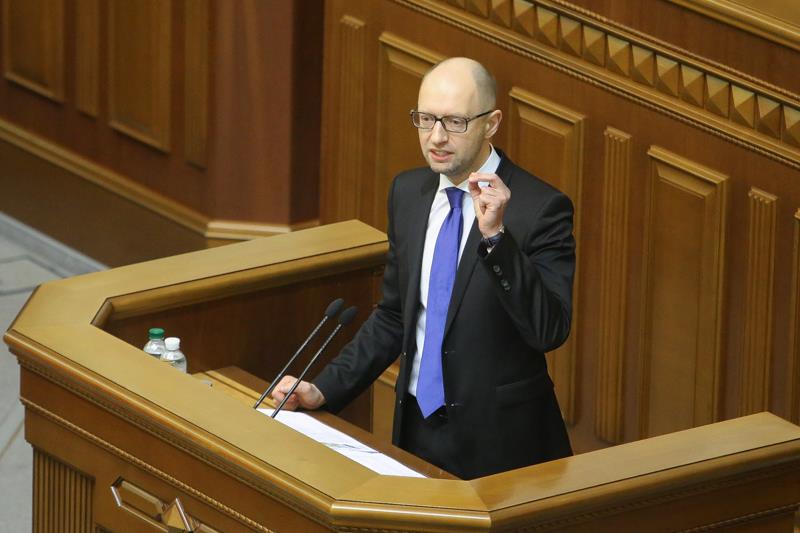 Parliament adopts Yatsenyuk’s ambitious reform program for 2015