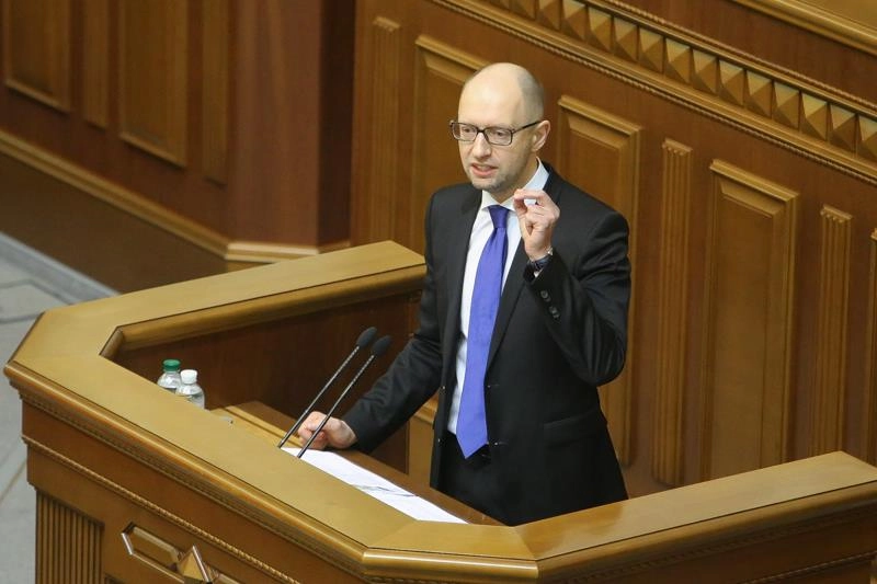 Parliament adopts Yatsenyuk’s ambitious reform program for 2015