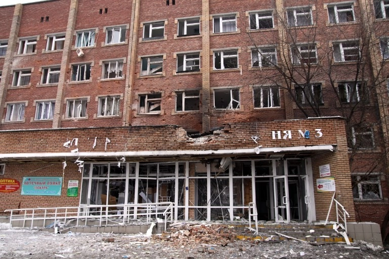 Severe fights go on near Donetsk airport, more Russian troops reportedly enter Ukraine