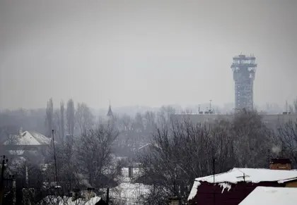 Defense Ministry: Militants blow up Donetsk airport runway