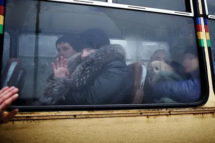 Separatists gain stranglehold over Debaltseve as evacuation continues