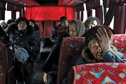 Debaltseve residents flee for their lives amid separatist bombardment