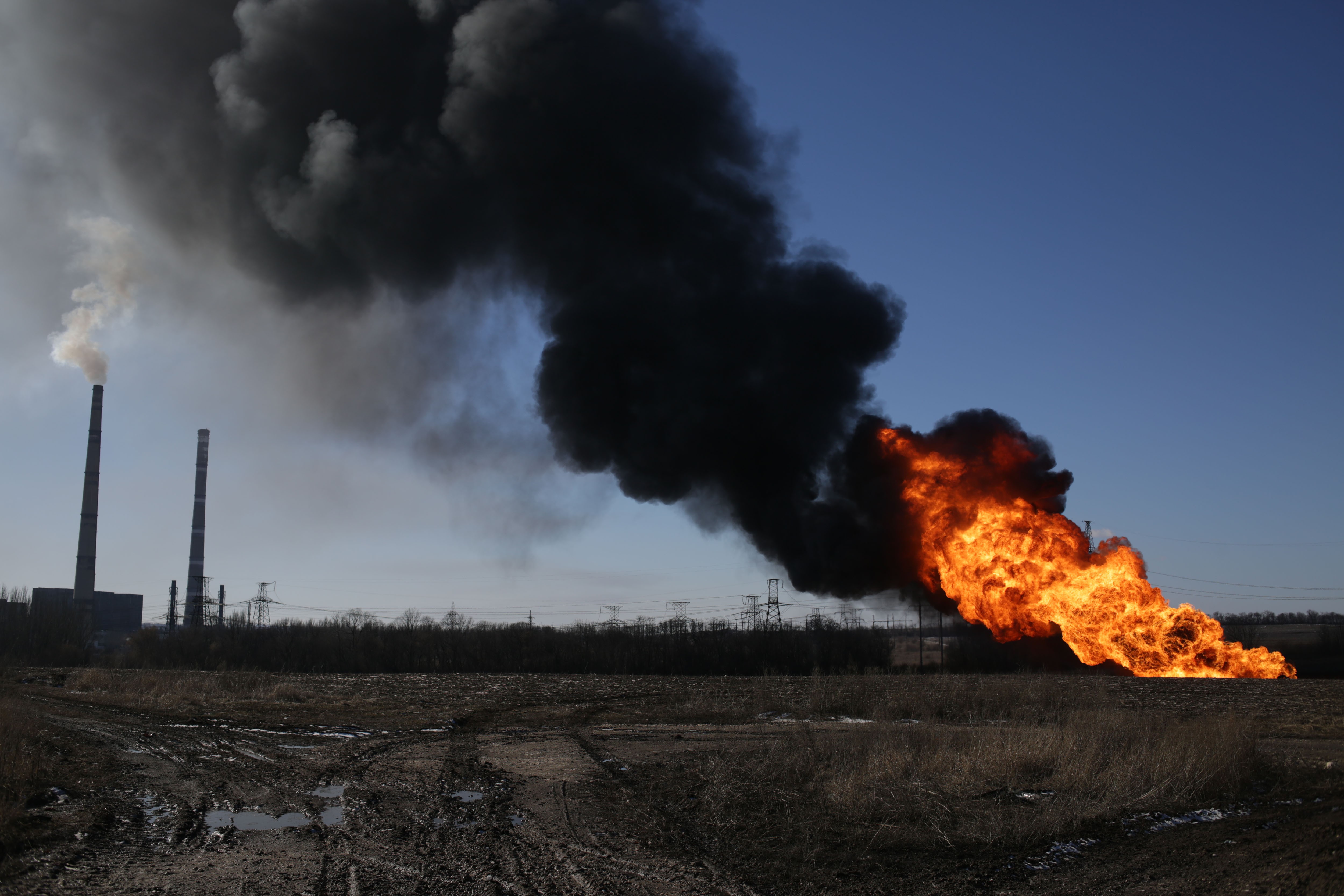 Thousands of Ukrainian soldiers trapped as Debaltseve pocket closes