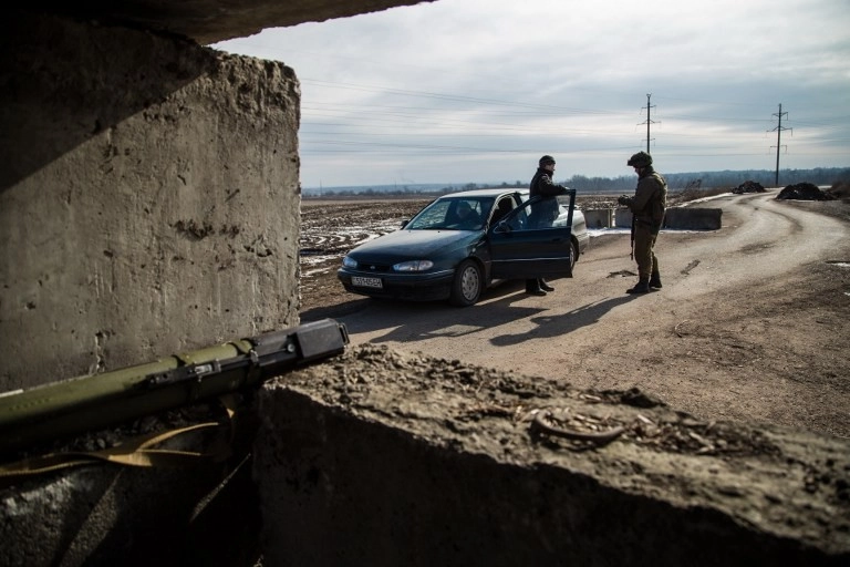 Ukraine closes 23 checkpoints on border with Russia (UPDATED)