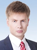 Ukraine Today: Ukrainian Member of Parliament Alexey Goncharenko arrested at Moscow rally