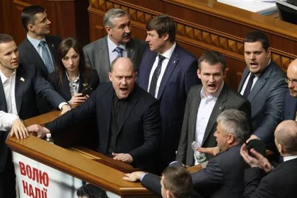 A group of lawmakers wants Yatsenyuk corruption charges investigated