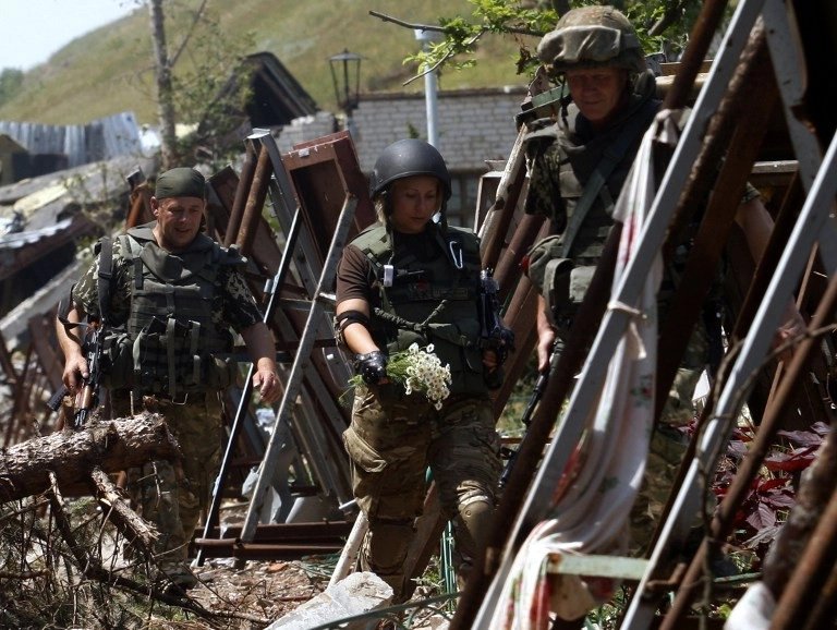 Ukraine’s fighters vow to stay in Shyrokyne, key to defending Mariupol