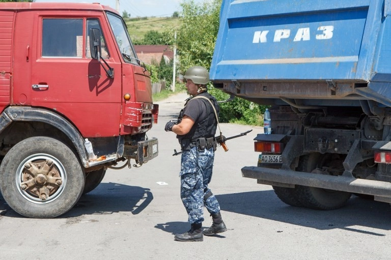 Conflict between Right Sector and government escalates (UPDATE, VIDEOS)