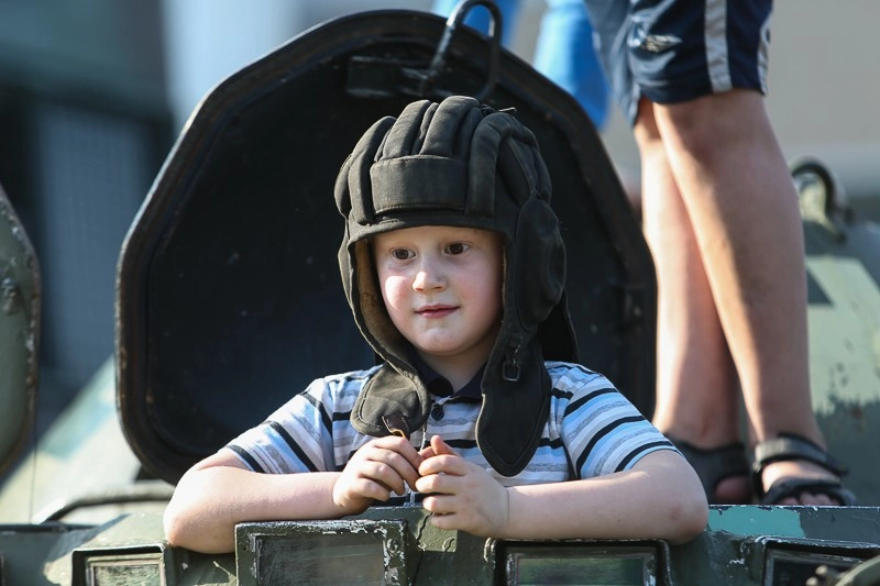 International Business Times: Ukrainian military mitznefet helmet cover delivered by special Israeli defense force