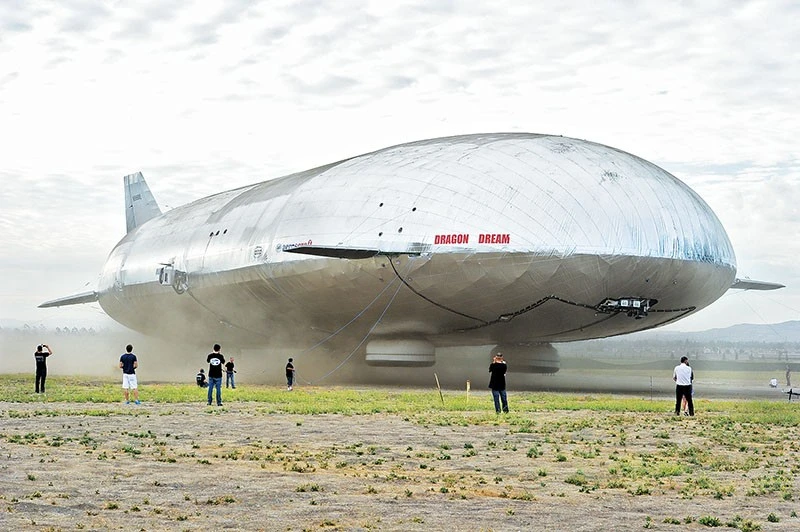 Airship producer Igor Pasternak building blimps for whole world (GRAPHICS)