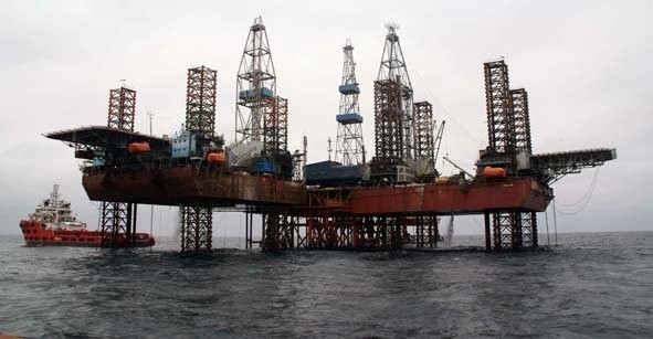 Ukraine Today: Russia sets up offshore drilling rigs in Ukraine Black Sea waters (VIDEO)