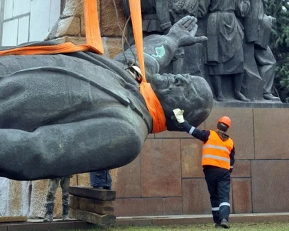 Almost half of residents of Ukraine want decommunization