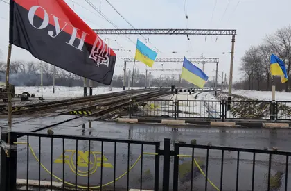 Police, SBU break up a railway blockade in Donetsk Oblast (VIDEO)
