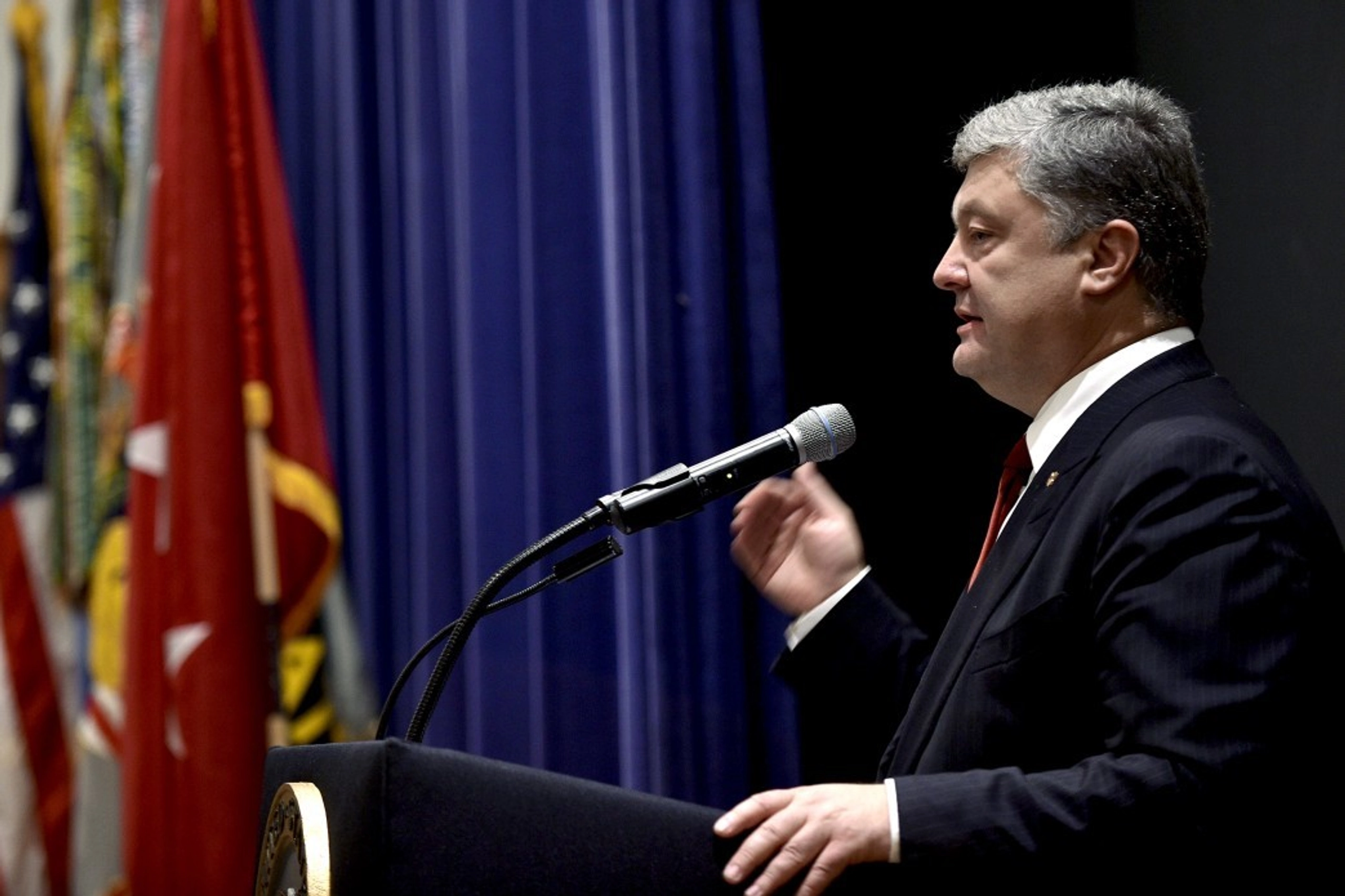 Poroshenko says US weapons to help Ukraine liberate Donbas and return its territories