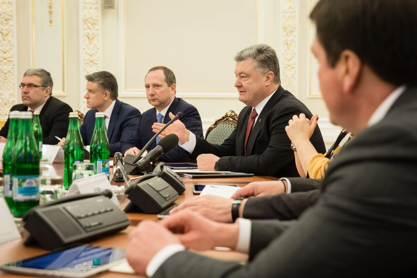 Poroshenko signs law on privatization, says Russian money will not be involved