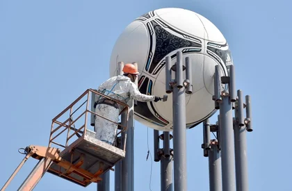 112.ua: 20-meter UEFA Champions League Cup was installed in Kyiv