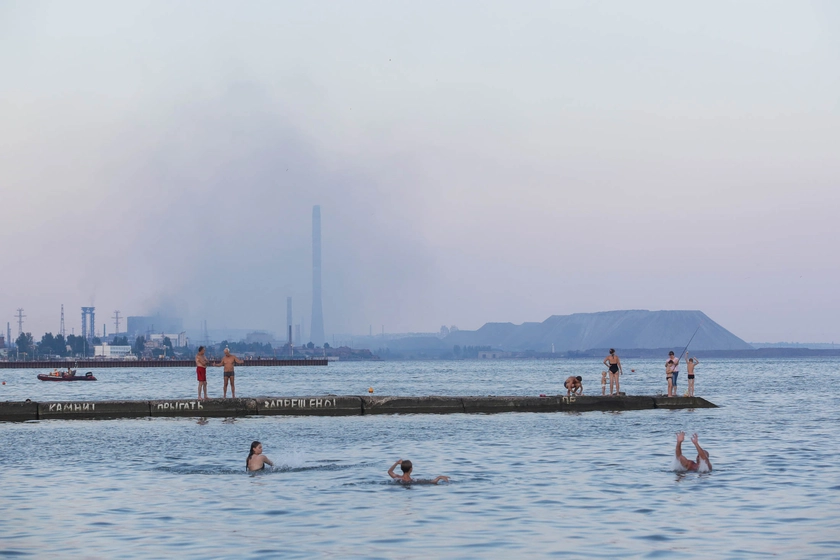 Mariupol breathes dirtiest air in Ukraine thanks to 2 Akhmetov steel plants