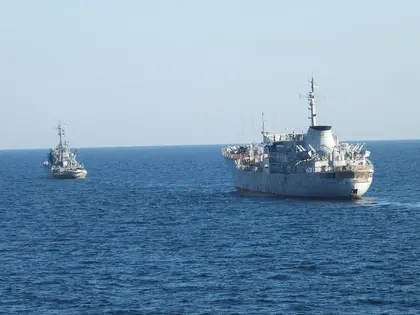 Two Ukrainian navy ships pass through Russian-controlled Kerch Strait (VIDEO)
