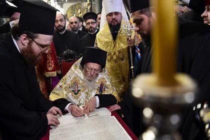 Ecumenical Patriarch officially grants independence to Ukrainian Orthodox Church