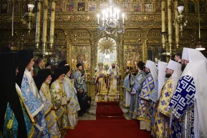 Archbishop: Members of Ecumenical Patriarchate’s Synod sign public copy of tomos for Ukraine