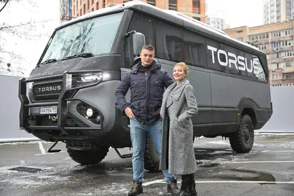 Ukrainian couple builds off-road bus