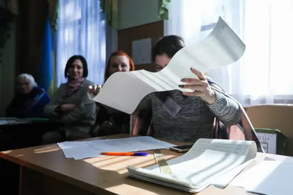 More videos of alleged vote rigging emerge in Donbas