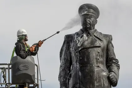 Kharkiv authorities restore bust of Soviet Marshal Zhukov