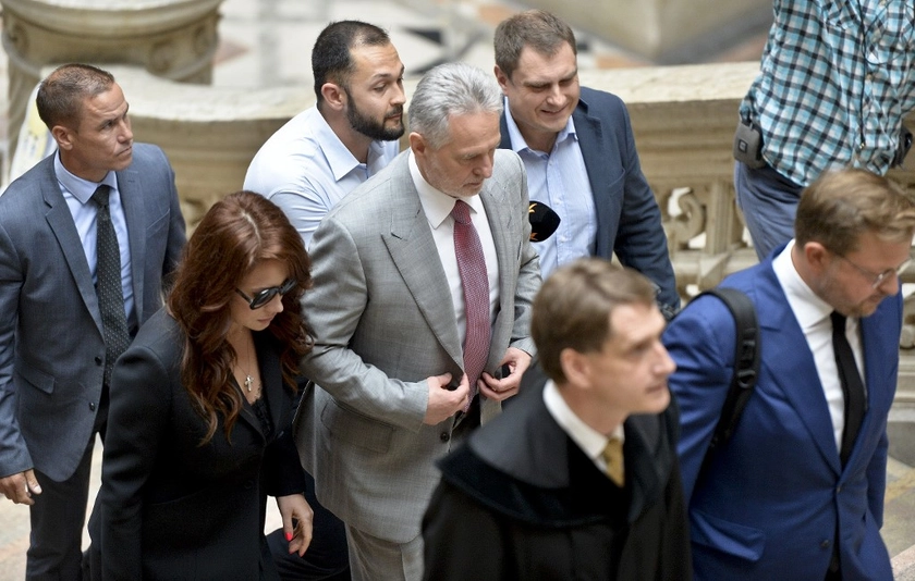 Media: Judge in Vienna suspends Firtash’s extradition to US