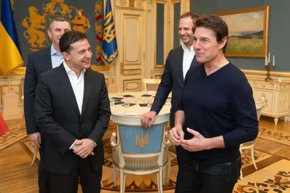 Zelensky meets Tom Cruise in Kyiv